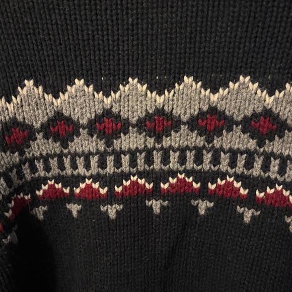 Uniqlo Blue and Red Patterned Men's Sweater - Picture 11 of 15